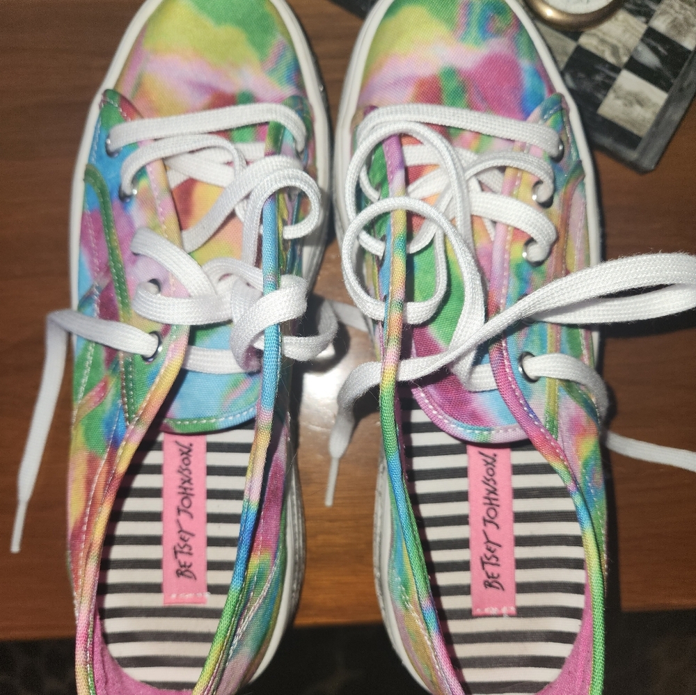 Baskets Betsey Johnson multicolores plateforme – pointure 8